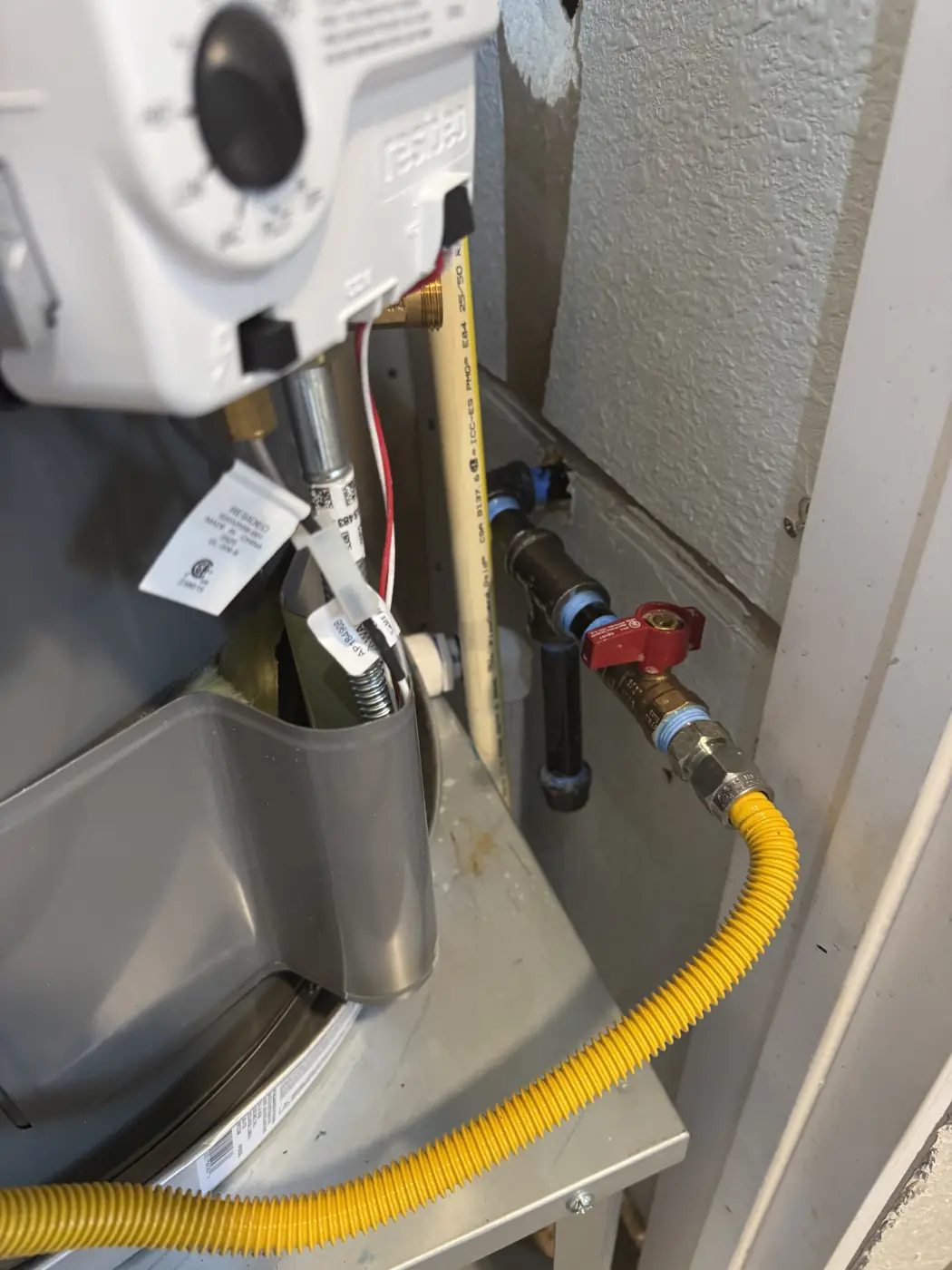 Water heater gas connection